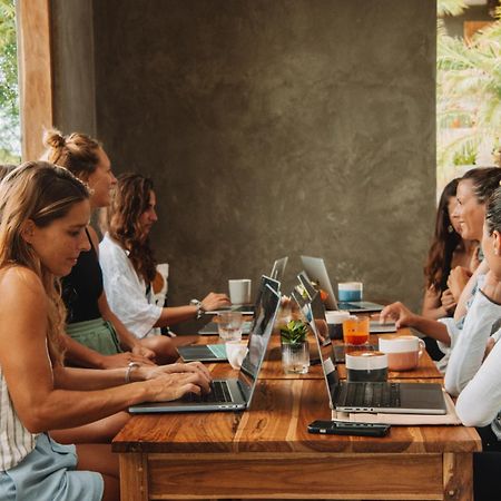 Waves & Wifi - Coworking & Coliving Space In Popoyo Salinas Esterno foto